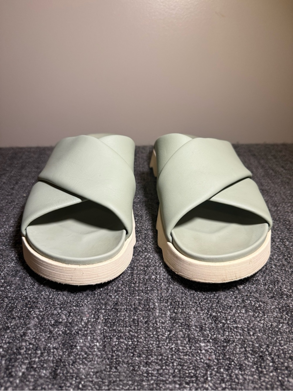 Sorel Viibe Crisscross Slide Sandals in Sage Green Womens 10.5 Men’s 9